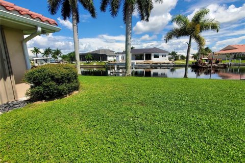 Villa ou maison à louer à Punta Gorda, Floride: 3 chambres, 185.62 m2 № 2322797 - photo 2