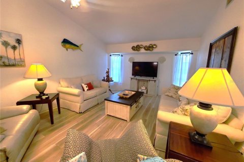 Villa ou maison à louer à Punta Gorda, Floride: 3 chambres, 185.62 m2 № 2322797 - photo 9