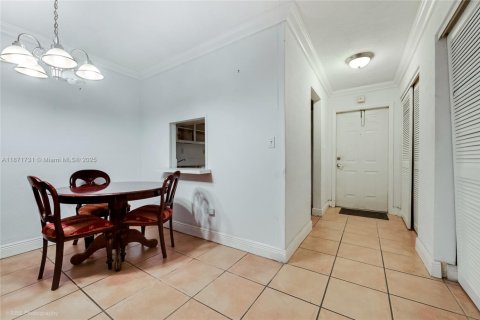 Condo in Pinecrest, Florida, 1 bedroom  № 1926392 - photo 3