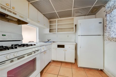 Condo in Pinecrest, Florida, 1 bedroom  № 1926392 - photo 5