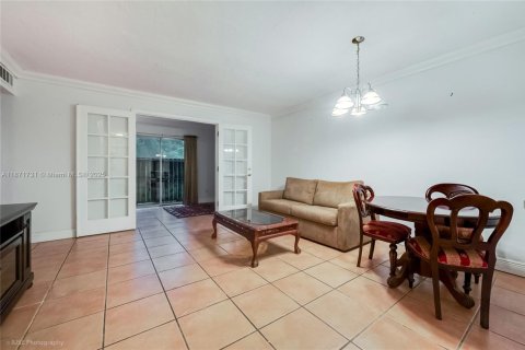 Condo in Pinecrest, Florida, 1 bedroom  № 1926392 - photo 2