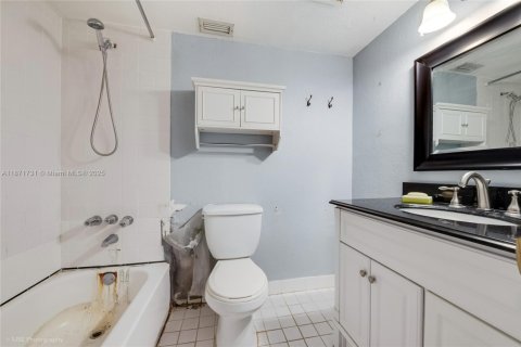Condo in Pinecrest, Florida, 1 bedroom  № 1926392 - photo 10