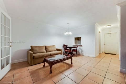 Condo in Pinecrest, Florida, 1 bedroom  № 1926392 - photo 4
