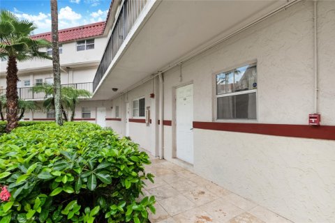 Condo in Pinecrest, Florida, 1 bedroom  № 1926392 - photo 1