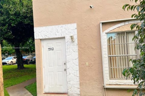 Touwnhouse à vendre à North Lauderdale, Floride: 2 chambres, 102.94 m2 № 1943935 - photo 2