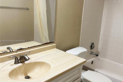 Touwnhouse à vendre à North Lauderdale, Floride: 2 chambres, 102.94 m2 № 1943935 - photo 10