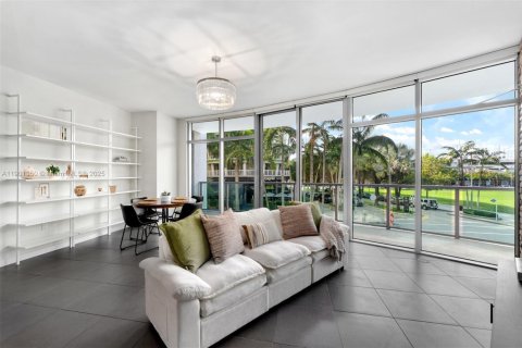 Купить кондоминиум в Майами, Флорида 2 спальни, 109.72м2, № 1963530 - фото 4