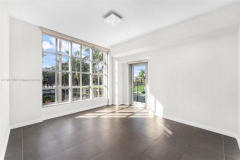 Купить кондоминиум в Майами, Флорида 2 спальни, 109.72м2, № 1963530 - фото 11