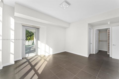 Купить кондоминиум в Майами, Флорида 2 спальни, 109.72м2, № 1963530 - фото 12