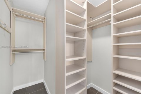 Купить кондоминиум в Майами, Флорида 2 спальни, 109.72м2, № 1963530 - фото 13