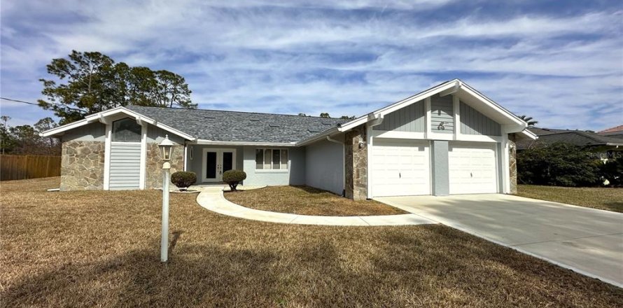 House in Palm Coast, Florida 3 bedrooms, 175.86 sq.m. № 2233105