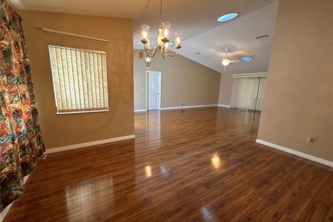 House in Palm Coast, Florida 3 bedrooms, 175.86 sq.m. № 2233105 - photo 10