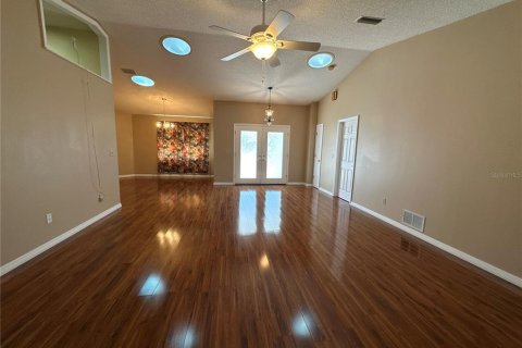 House in Palm Coast, Florida 3 bedrooms, 175.86 sq.m. № 2233105 - photo 7