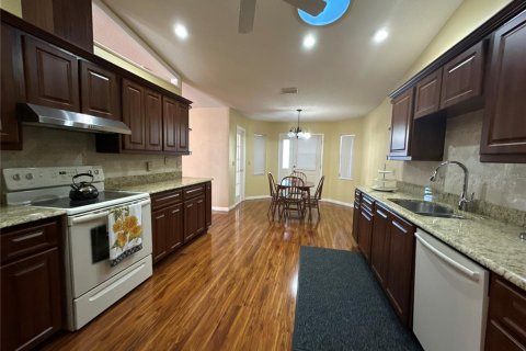 House in Palm Coast, Florida 3 bedrooms, 175.86 sq.m. № 2233105 - photo 11