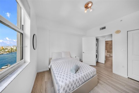 Condo in North Bay Village, Florida, 2 bedrooms  № 2041843 - photo 19