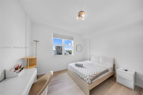 Condo in North Bay Village, Florida, 2 bedrooms  № 2041843 - photo 18