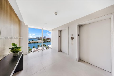 Condo in North Bay Village, Florida, 2 bedrooms  № 2041843 - photo 24