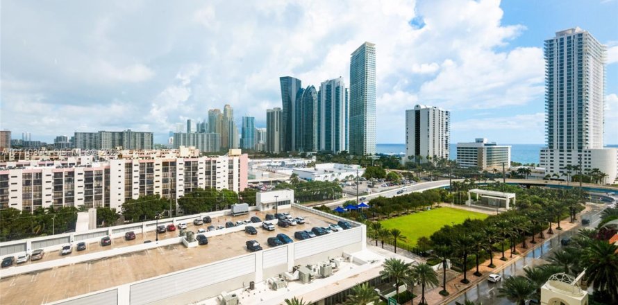 Condo à Sunny Isles Beach, Floride, 3 chambres № 2426060