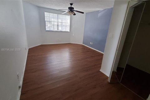 Apartment in Coral Springs, Florida 3 bedrooms, 121.24 sq.m. № 1999908 - photo 8