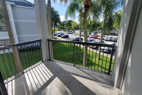 Apartment in Coral Springs, Florida 3 bedrooms, 121.24 sq.m. № 1999908 - photo 13