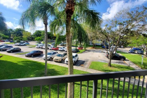 Apartment in Coral Springs, Florida 3 bedrooms, 121.24 sq.m. № 1999908 - photo 14