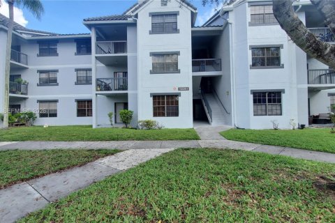 Apartment in Coral Springs, Florida 3 bedrooms, 121.24 sq.m. № 1999908 - photo 2