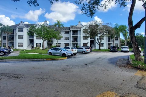 Apartment in Coral Springs, Florida 3 bedrooms, 121.24 sq.m. № 1999908