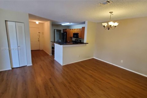 Apartment in Coral Springs, Florida 3 bedrooms, 121.24 sq.m. № 1999908 - photo 3