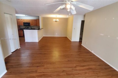 Apartment in Coral Springs, Florida 3 bedrooms, 121.24 sq.m. № 1999908 - photo 4