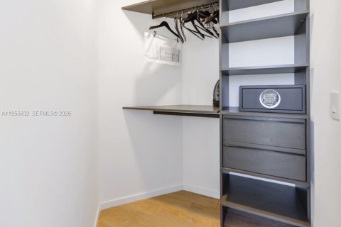 Condo in Miami, Florida, 1 bedroom  № 2019560 - photo 15