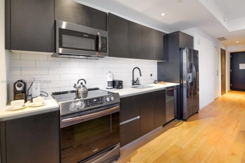 Condo in Miami, Florida, 1 bedroom  № 2019560 - photo 10