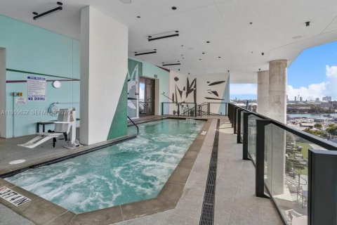 Condo in Miami, Florida, 1 bedroom  № 2019560 - photo 19