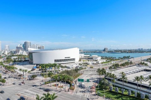 Condo in Miami, Florida, 1 bedroom  № 2019560 - photo 24