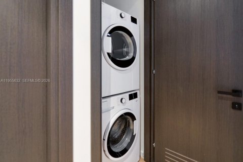 Condo in Miami, Florida, 1 bedroom  № 2019560 - photo 16