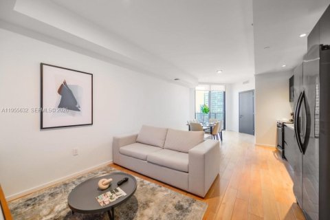 Condo in Miami, Florida, 1 bedroom  № 2019560 - photo 6