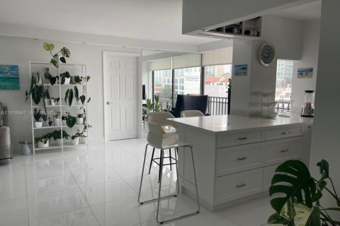 Купить кондоминиум в Санни-Айлс-Бич, Флорида 2 спальни, 91.79м2, № 2038143 - фото 4