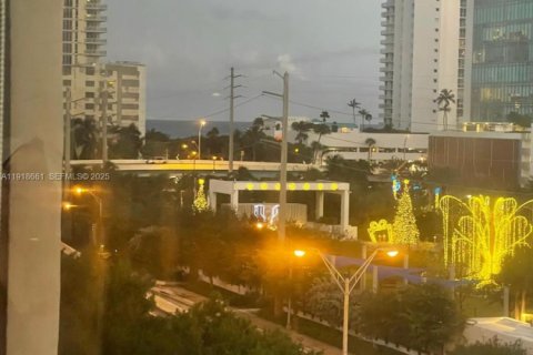 Кондоминиум с 2 спальнями в Санни-Айлс-Бич, Флорида № 2038143