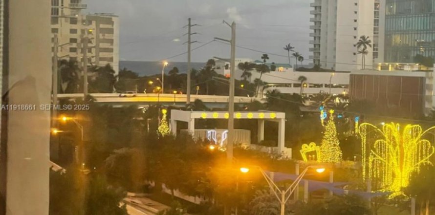 Кондоминиум с 2 спальнями в Санни-Айлс-Бич, Флорида № 2038143