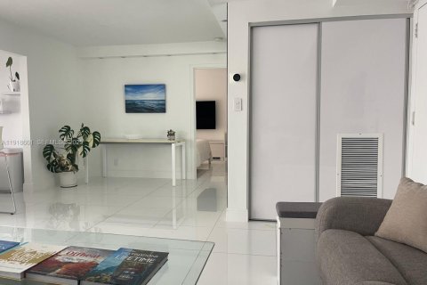 Купить кондоминиум в Санни-Айлс-Бич, Флорида 2 спальни, 91.79м2, № 2038143 - фото 6