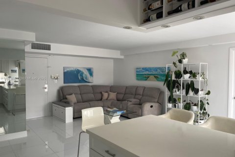 Купить кондоминиум в Санни-Айлс-Бич, Флорида 2 спальни, 91.79м2, № 2038143 - фото 5