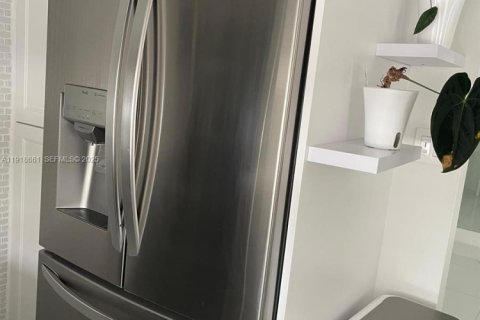 Купить кондоминиум в Санни-Айлс-Бич, Флорида 2 спальни, 91.79м2, № 2038143 - фото 3