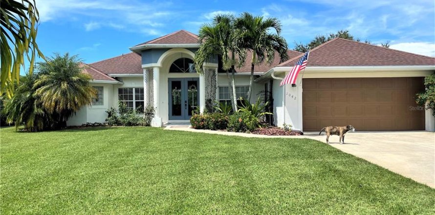 House in Rotonda, Florida 4 bedrooms, 217.76 sq.m. № 1514821