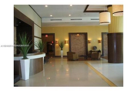 Apartamento en alquiler en Miami, Florida, 2 dormitorios, 90.77 m2 № 2004327 - foto 2