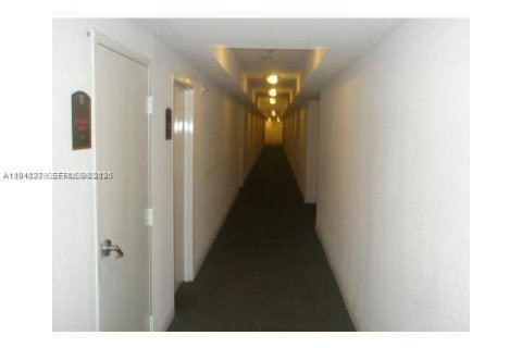 Apartamento en alquiler en Miami, Florida, 2 dormitorios, 90.77 m2 № 2004327 - foto 6