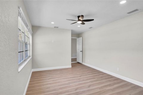 House in Kissimmee, Florida 4 bedrooms, 149.57 sq.m. № 1718977 - photo 9