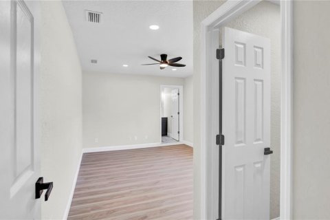 House in Kissimmee, Florida 4 bedrooms, 149.57 sq.m. № 1718977 - photo 8