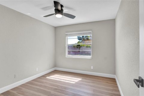 House in Kissimmee, Florida 4 bedrooms, 149.57 sq.m. № 1718977 - photo 15
