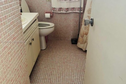 Condo in Miami, Florida, 2 bedrooms  № 2009834 - photo 3
