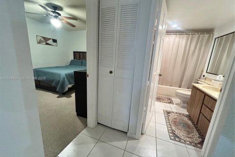 Condo in Davie, Florida, 2 bedrooms  № 2068223 - photo 8