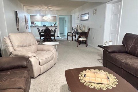 Condo in Davie, Florida, 2 bedrooms  № 2068223 - photo 2